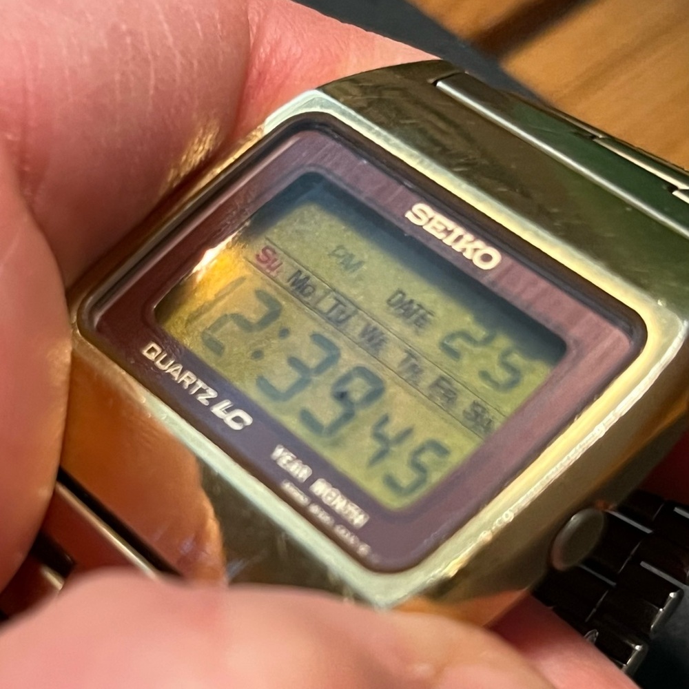 Vintage 1978 Seiko Gold and Silver Quartz LC - Picture 11 of 11